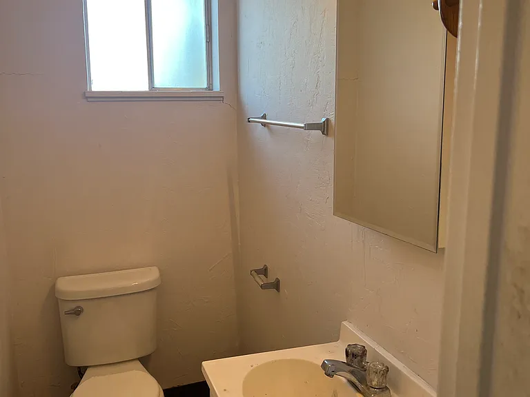 310 Alma Ln — Photo 43