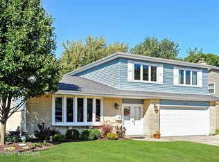 2134 Peachtree Ln, Arlington Heights, IL 60004