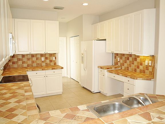 4th image of 415 Gardendale Cir SE