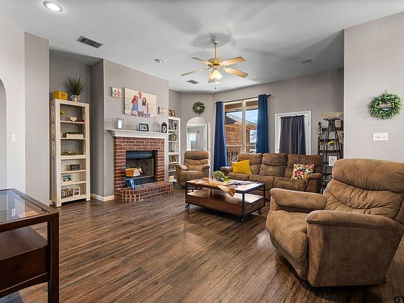 3rd image of 103 Ash Dr