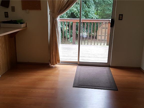 5th image of 16221 121st Ave E