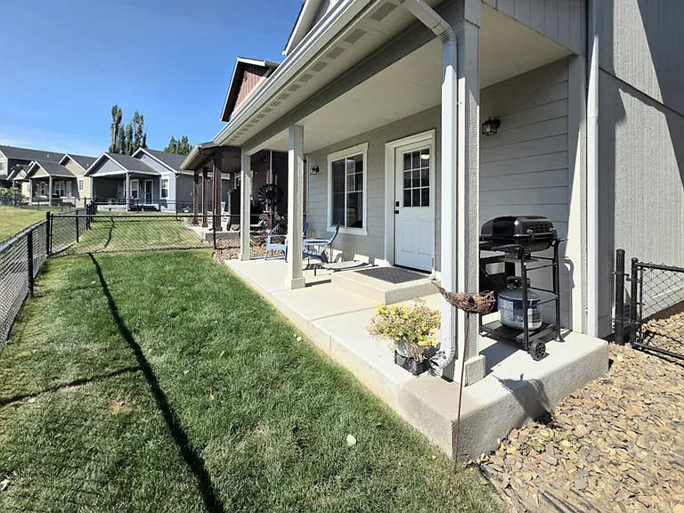 2123 Roper Ln — Photo 17