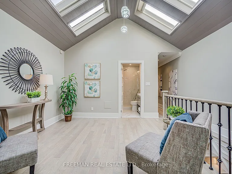 916 Manning Ave #MAIN2ND FLOOR — Photo 13