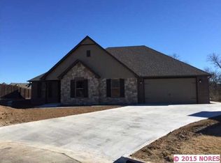 406 Cog Hill Ct, Claremore, OK 74019