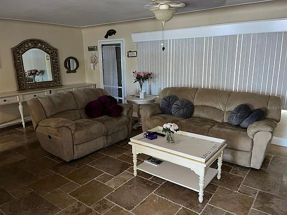 2nd image of 2130 E Vina Del Mar Blvd