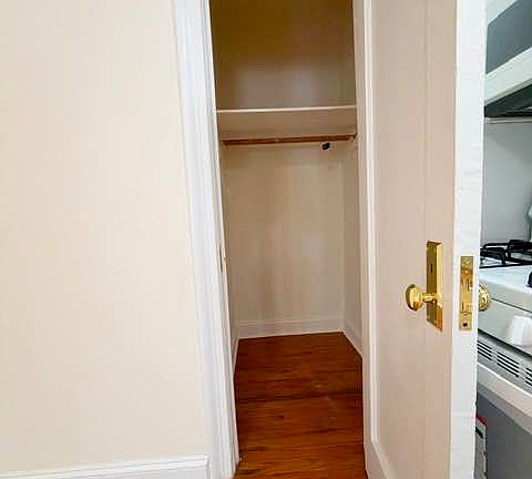 3rd image of 520 Isham St Floor 1