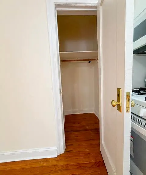 520 Isham St #1 — Photo 3