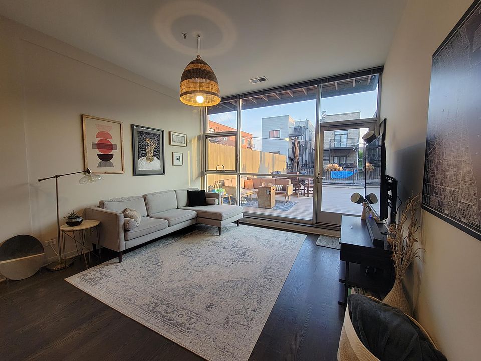 1st image of 1540 W Fullerton Ave APT 203
