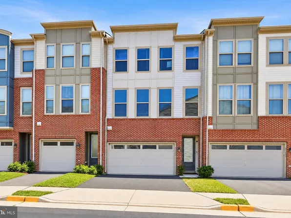 42422 Dogwood Glen Sq, Sterling, VA 20166