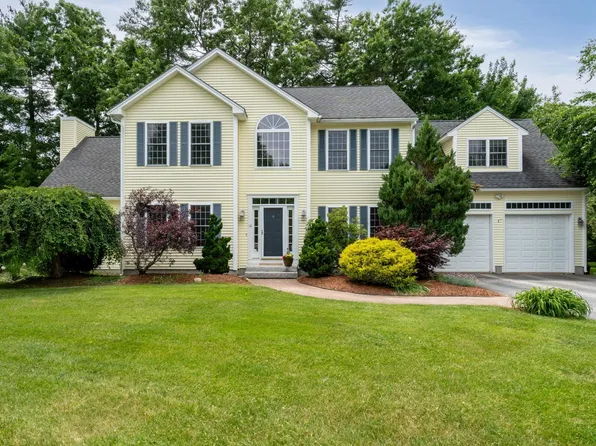 16 Stirling Avenue, Hooksett, NH 03106