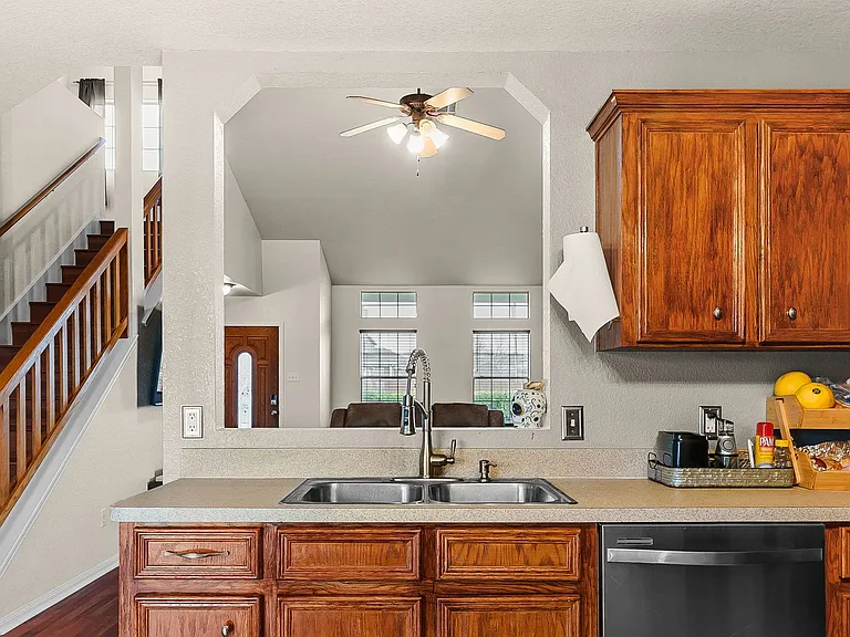 2500 Waterfall Dr — Photo 7