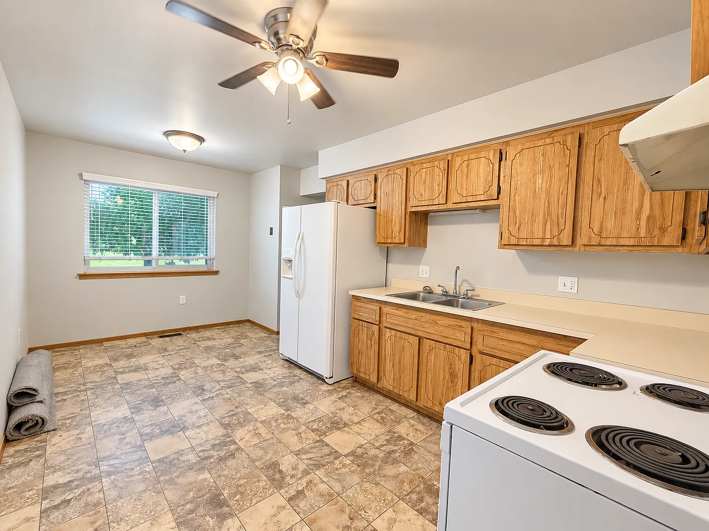2 bed, 900 sqft, $1,300 — Photo 3