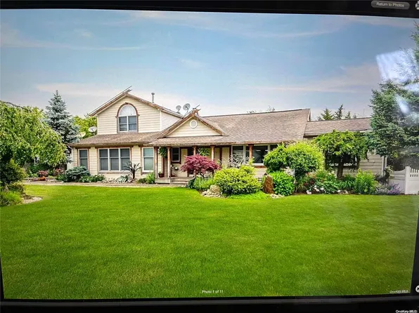 156 Secatogue Lane, West Islip, NY 11795