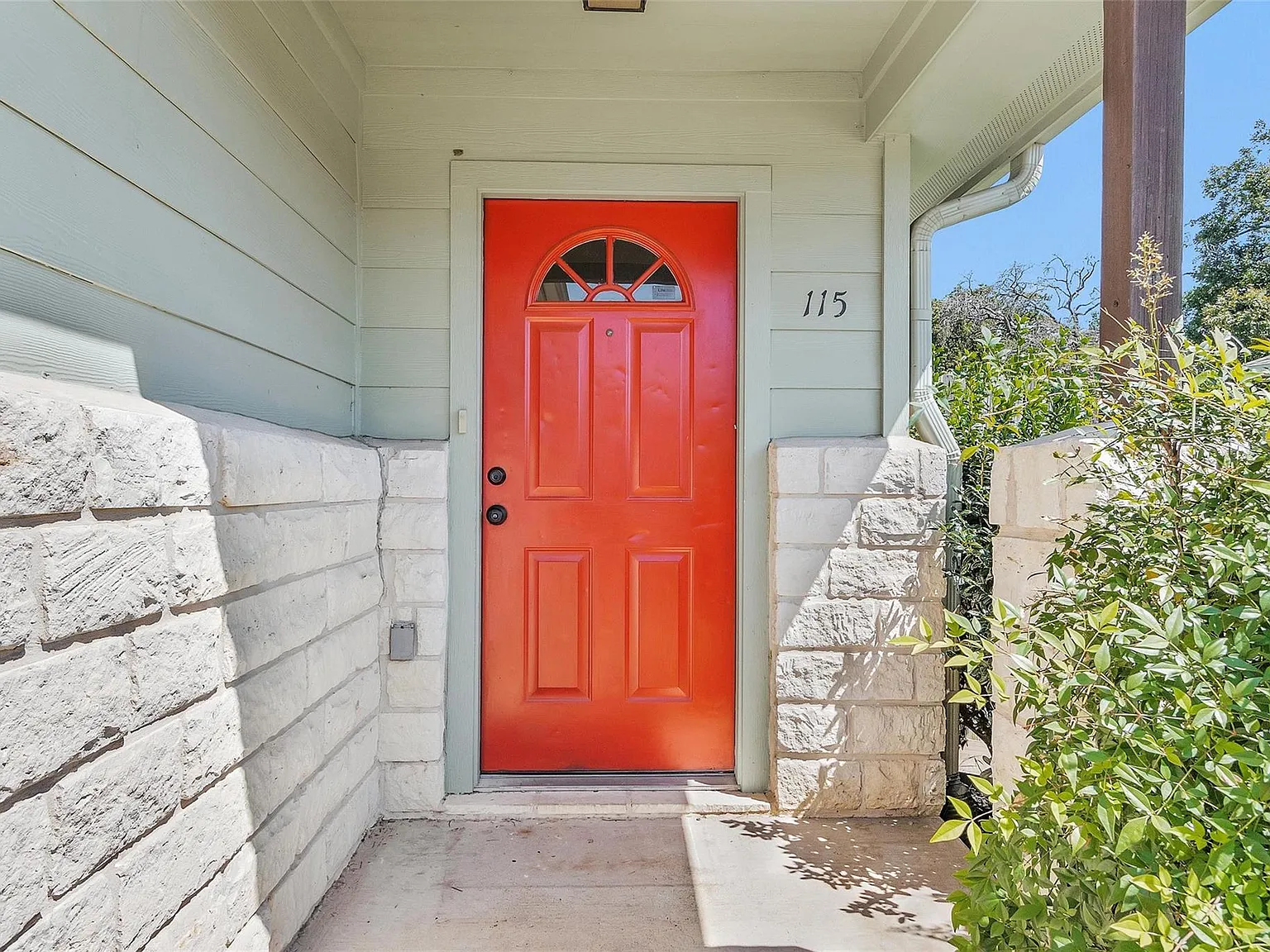 3 bed, 3.0 bath, 1328 sqft, $1,650 — Photo 2