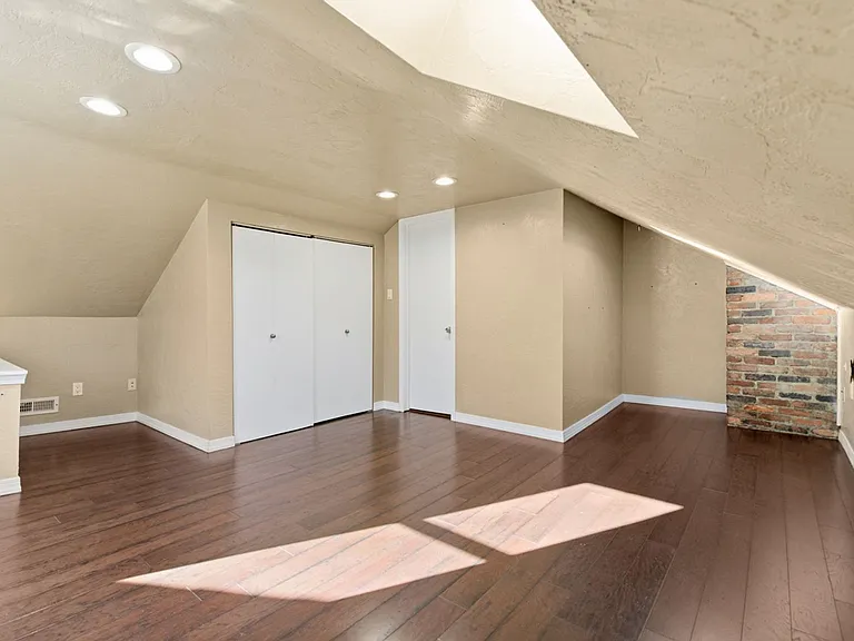 3220 Mary St — Photo 34