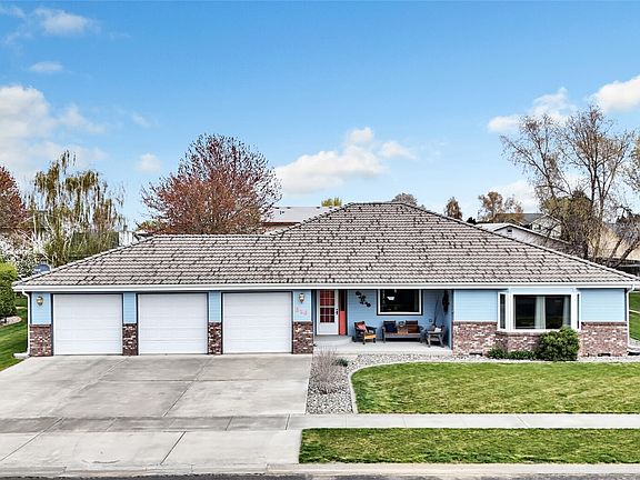 3rd image of 216 E Tanglewood Drive