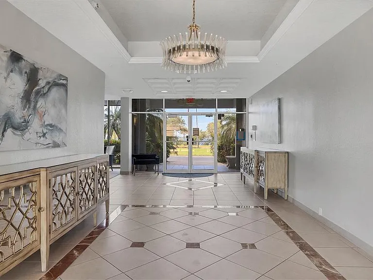 555 S Gulfstream Ave #902 — Photo 38