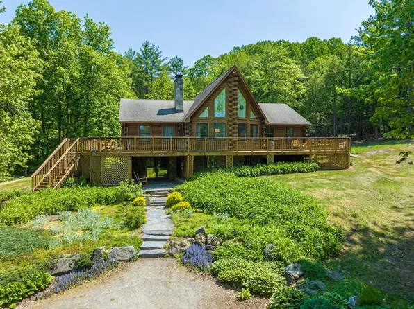 44 Eggleston Ln, Westport, NY 12993