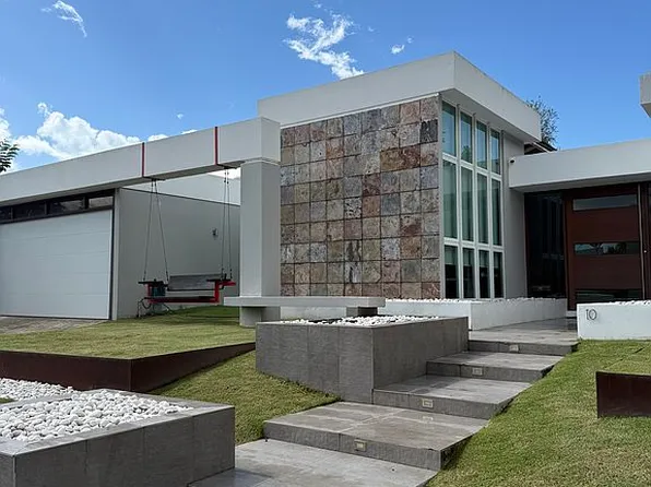 10 Calle Toro, Guaynabo, PR 00966