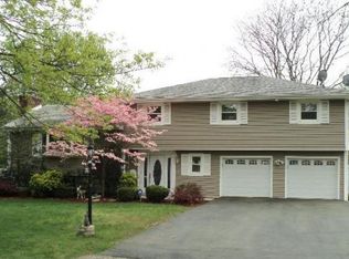 29 Lake Dr, Westwood, NJ 07675