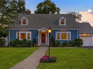 44 Ridgeway Cir, White Plains, NY 10605