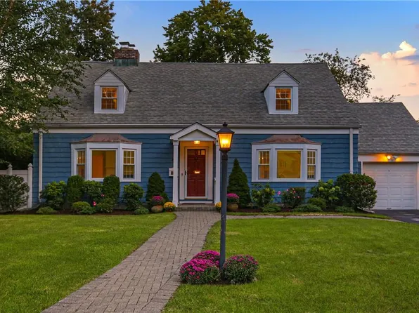 44 Ridgeway Circle, White Plains, NY 10605