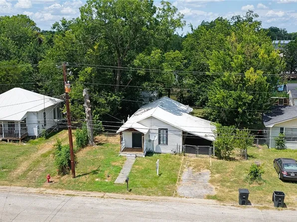102 N Temple St, Caldwell, TX 77836