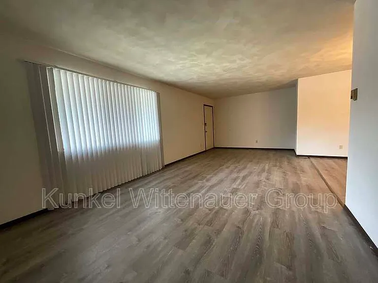 9519 W Main St — Photo 2