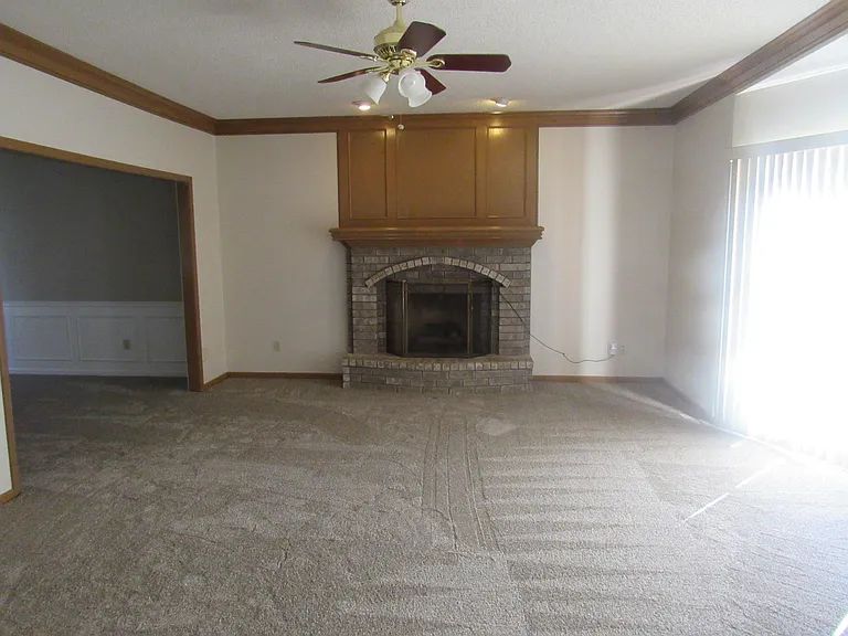8709 N Lathrop Ave — Photo 2