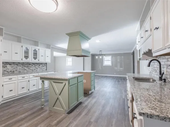 1803 Sunset Dr, Poplar Bluff, MO 63901