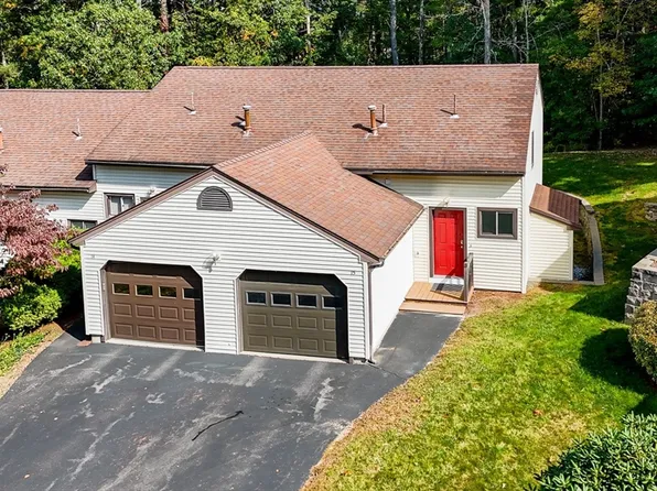 15 Centercrest Dr #15, Tyngsboro, MA 01879