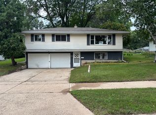 4806 Goldfinch Dr, Madison, WI 53714