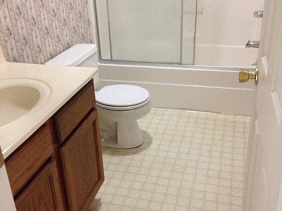 4th image of 100 S Camelot Dr APT 1