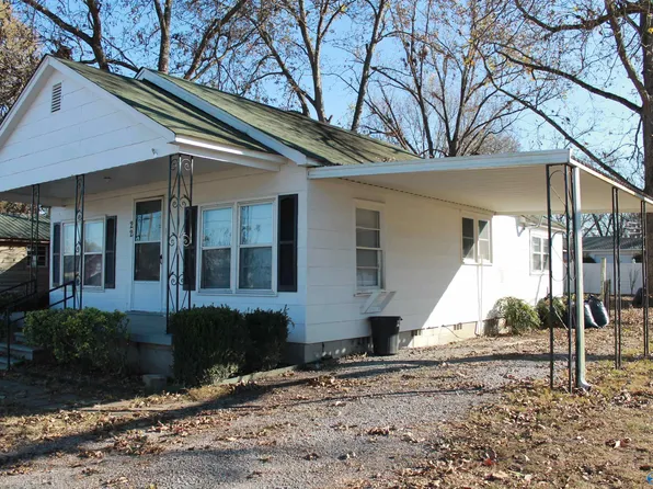 22 W 1st St, Falkville, AL 35622