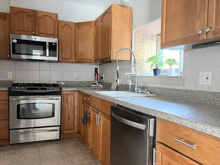 388 Conarroe St — Photo 5