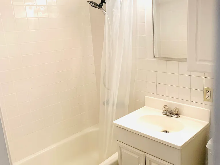 953 2nd Ave #3R — Photo 4
