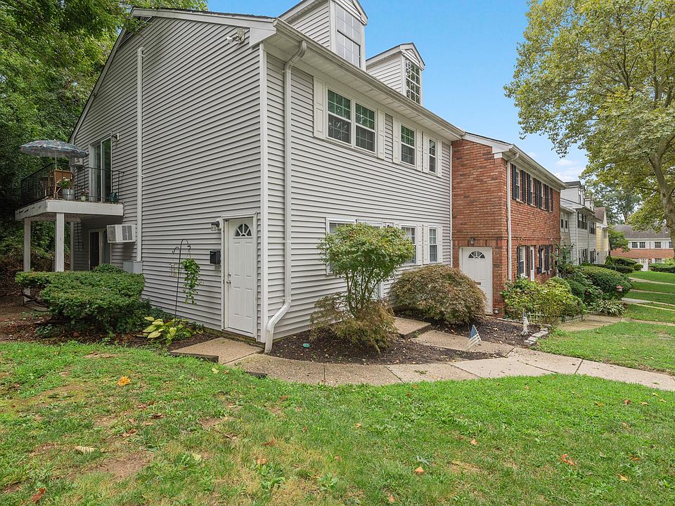 1st image of 725 Towne House Vlg