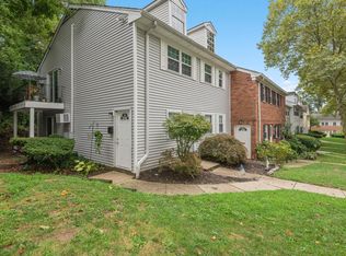725 Towne House Vlg, Hauppauge, NY 11749