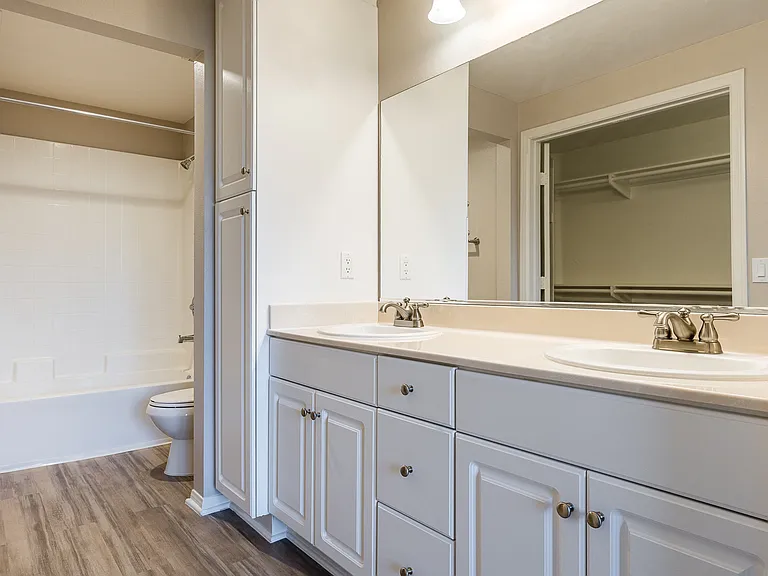 College Park Apartments — Photo 47