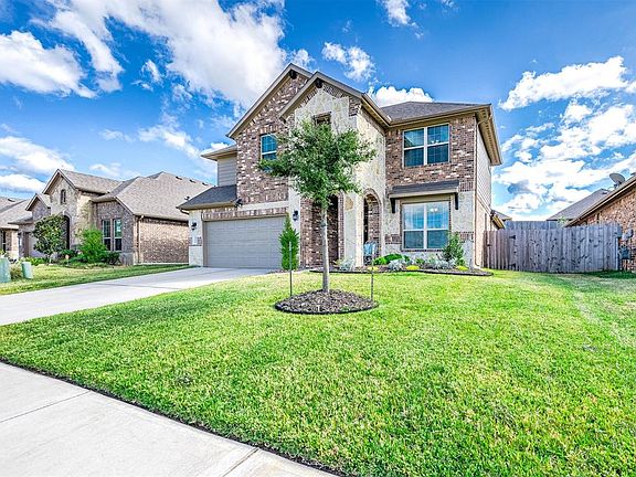 This home sits on a large lot with a double wide driveway. There is plenty of driveway room to accommodate all of your guests! You will be nothing short of amazed with the spacious interior and all this home has to offer!