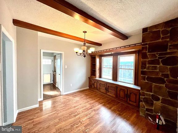 4th image of 5022 Jackson Ave