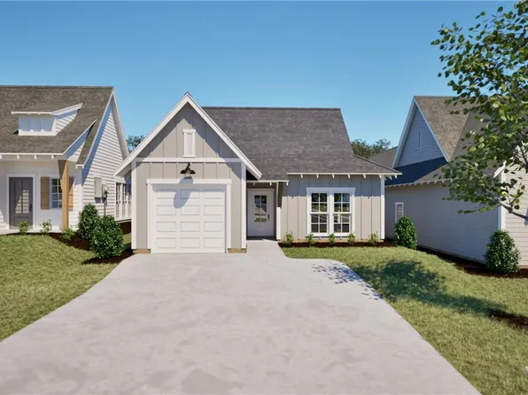 126 Woodland Cir, Opelika, AL 36801