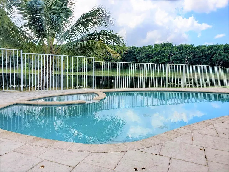 777 Tanglewood Cir — Photo 23