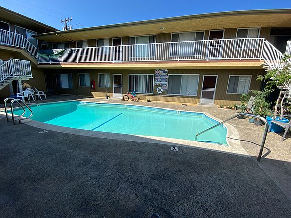 2nd image of 445 Ximeno Ave APT 4