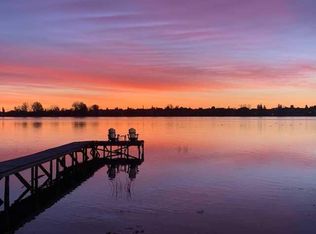 732 W Chestermere Dr, Chestermere, AB T1X1B5