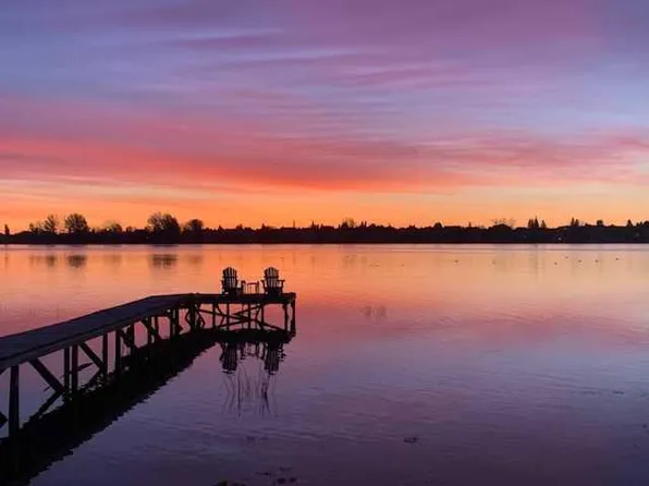 732 W Chestermere Dr, Chestermere, AB T1X 1B5