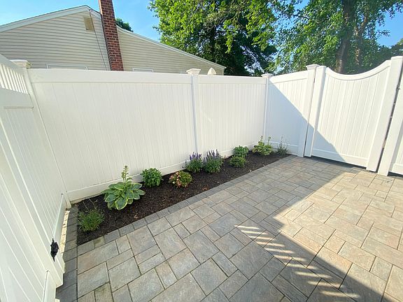 Side yard for apartment