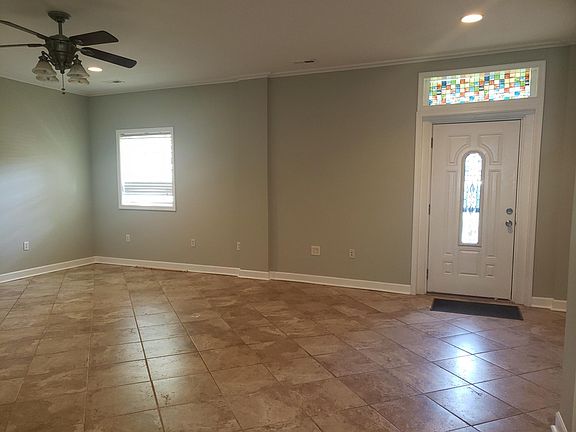 3rd image of 2908 Idlewood Ave
