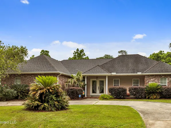 1000 Edna St, Waveland, MS 39576