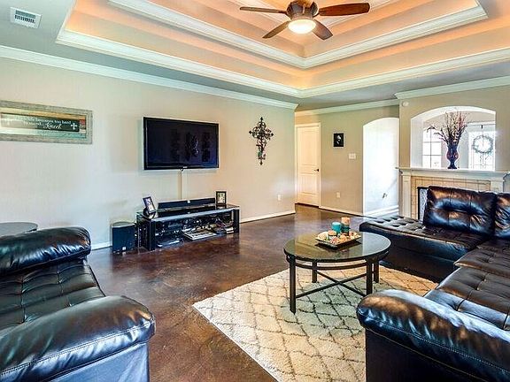 4th image of 700 Shanna Dr
